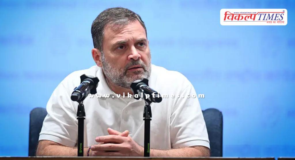 Rahul Gandhi meets the families in Indore
