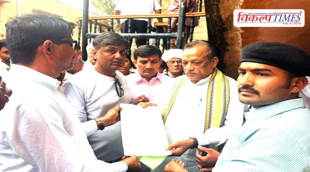 journalists express anger over the Collector jaisalmer, demand suspension