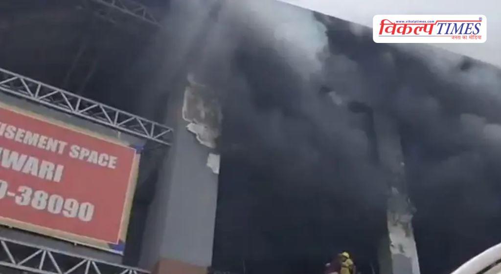 Massive fire breaks out in a four-storey building in Shahdara Delhi