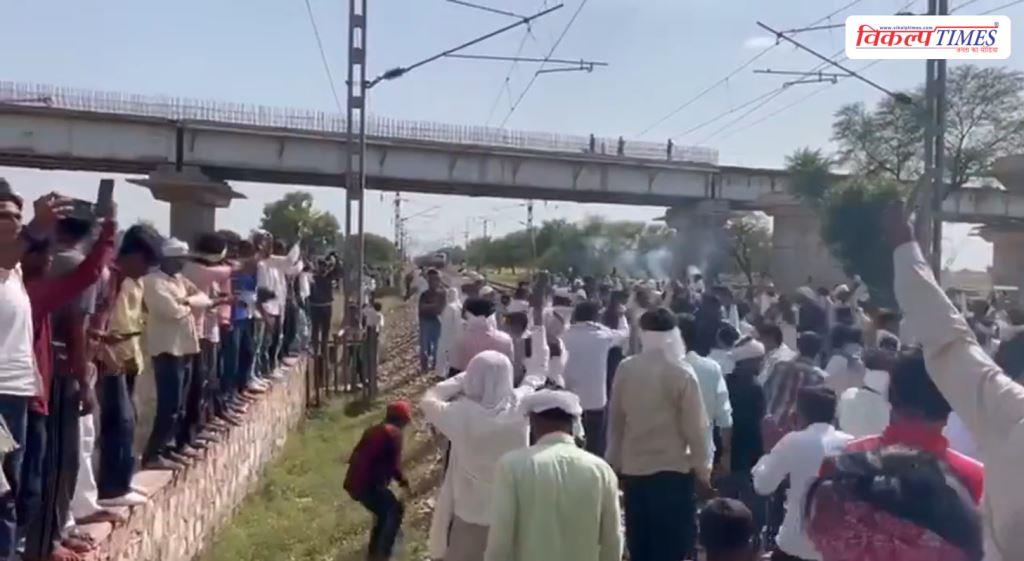 Panchna Dam Water Canal Farmer Delhi Mumbai Railway Track Sawai Madhopur Vikalp Times
