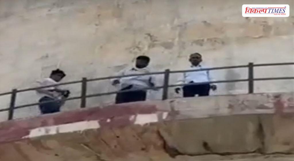 Three farmers suddenly climbed a water tank in kota Vikalp Times